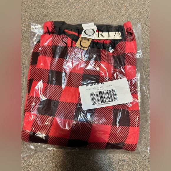 Victoria’s Secret PINK Red/ Black Buffalo Plaid Fleece Crewneck Sweater Size XS - Picture 5 of 9